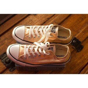 Golden Converse / 2018 edition / Size 9 woman /